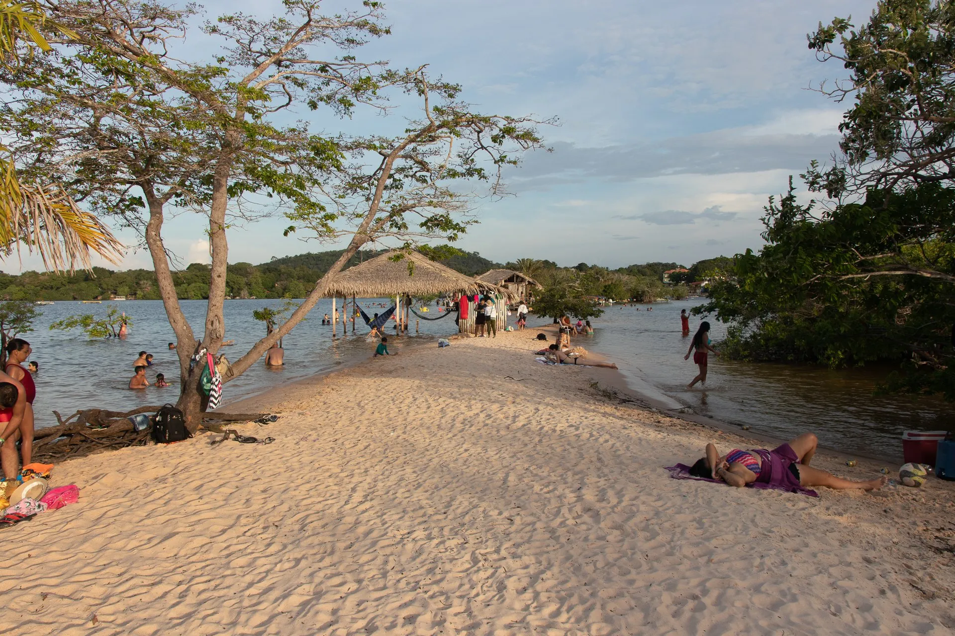 Ilha do Amor em Alter do Chão - praia de areia branca com águas cristalinas do rio Tapajós